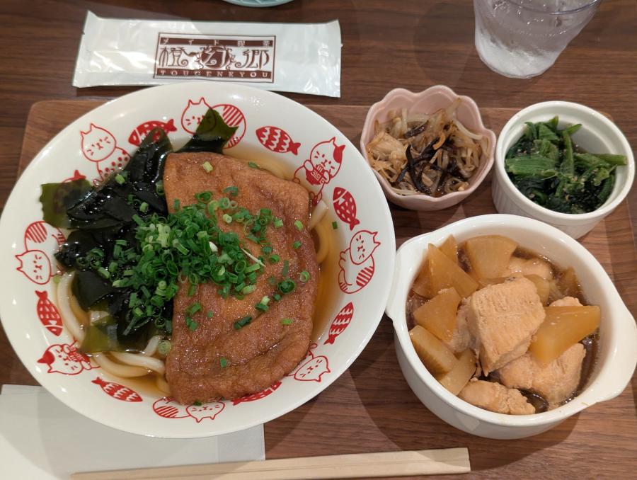 きつねうどんと鶏大根